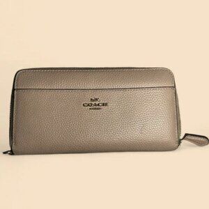 LIKE NEW COACH WALLET